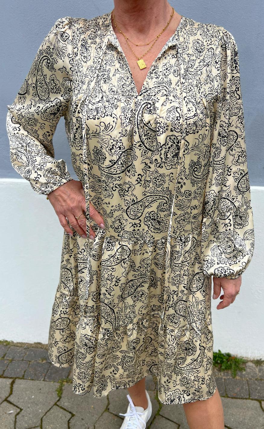 Say INA Copenhagen Kjole - Vanessa - Creme / Black Paisley