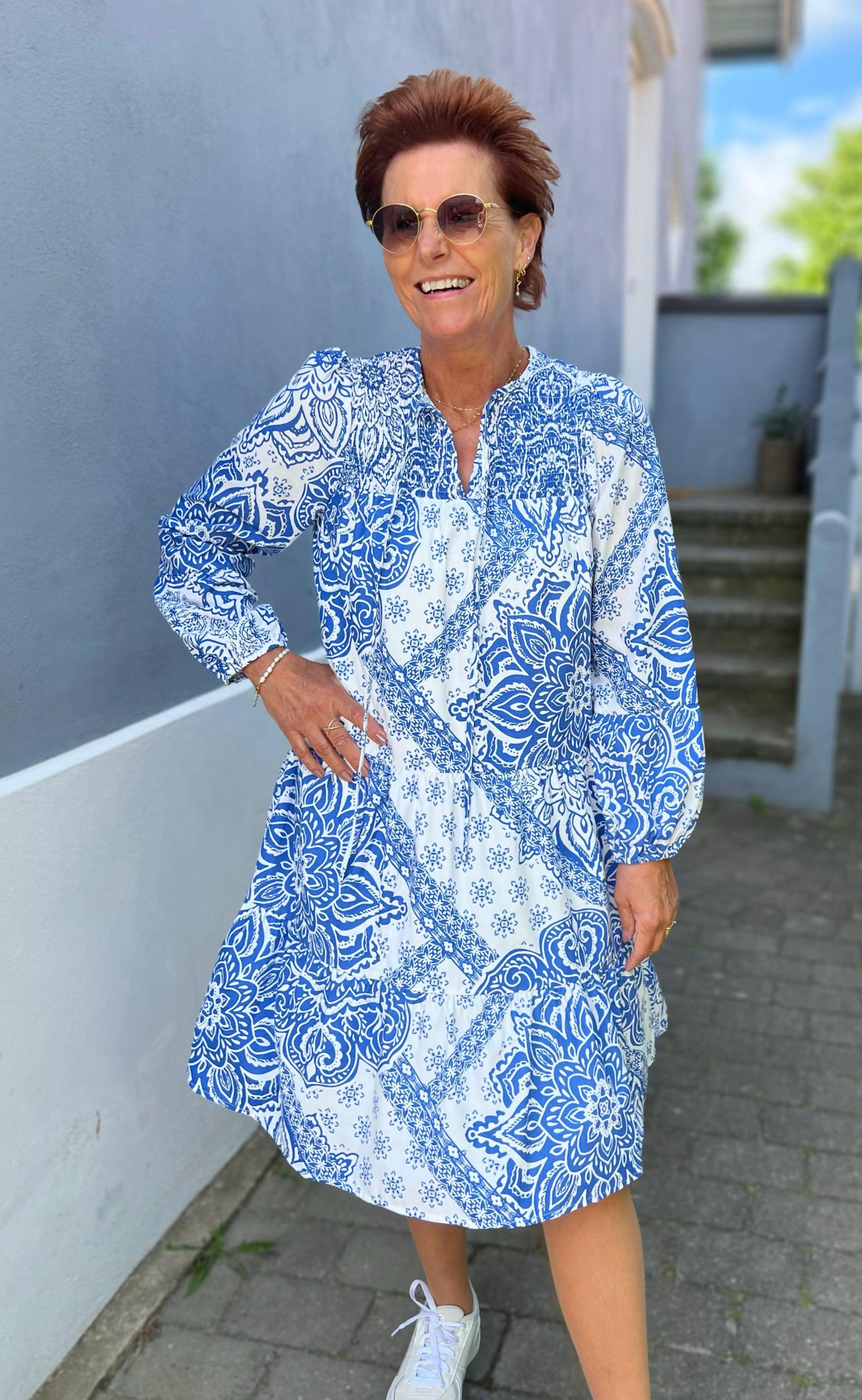 Say INA Copenhagen Kjole - Vanessa - White / Blue Paisley
