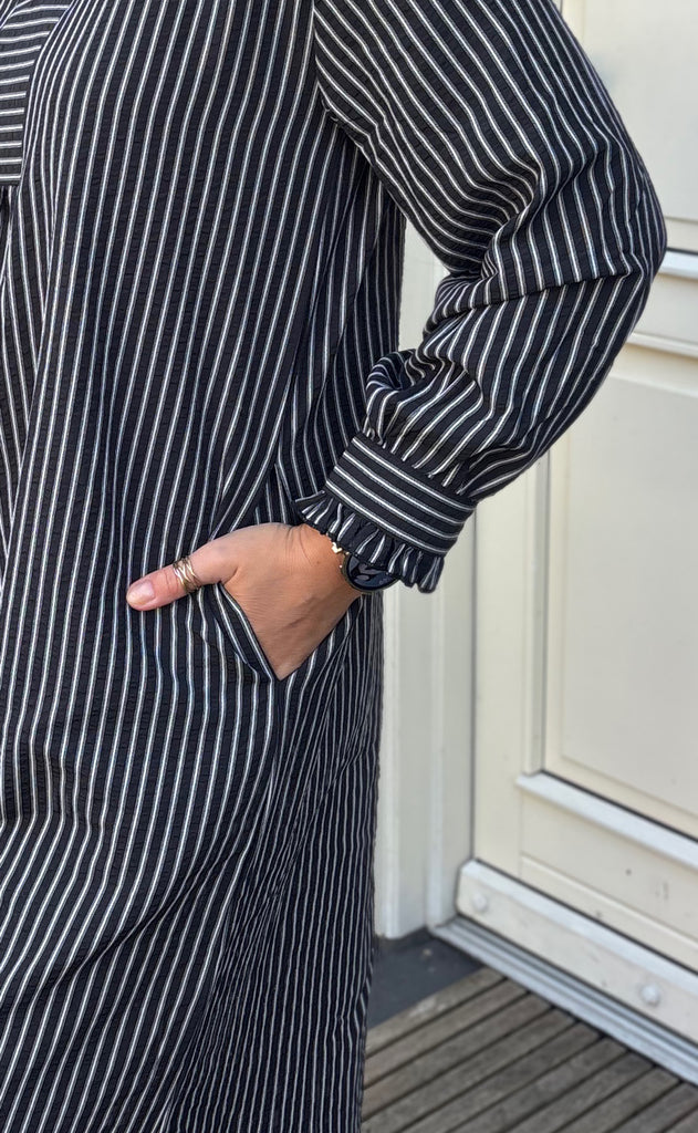 Say INA Copenhagen Kjole - Winnie LS - Black Striped