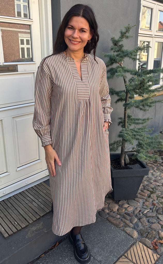 Say INA Copenhagen Kjole - Winnie LS - Brown Striped