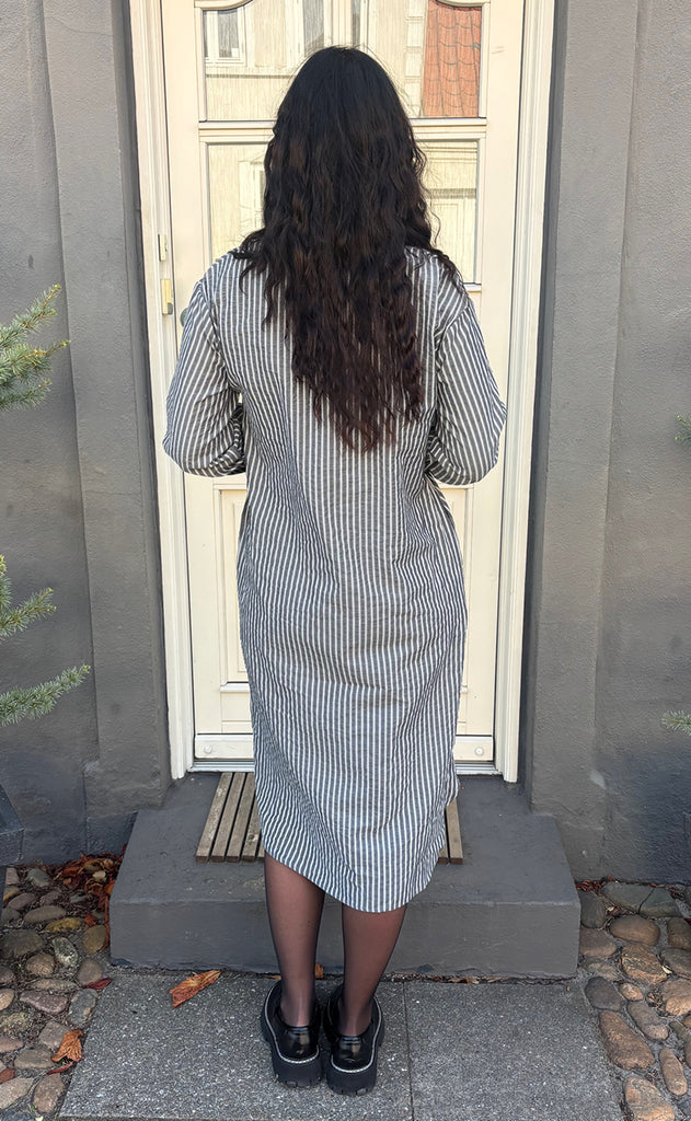 Say INA Copenhagen Kjole - Winnie LS - Grey Striped