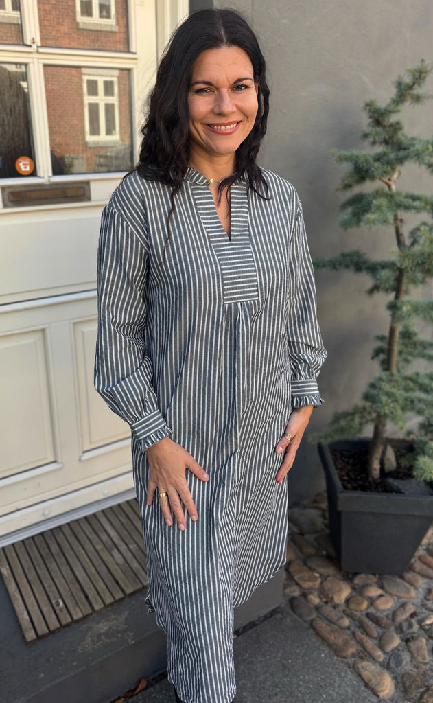 Say INA Copenhagen Kjole - Winnie LS - Grey Striped