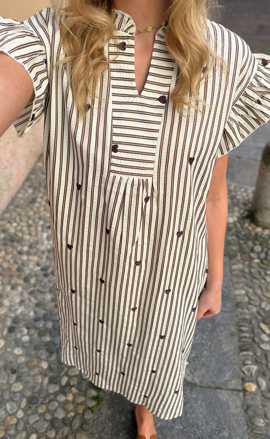 Say INA Copenhagen Kjole - Winnie - White / Brown Striped W. Brown Hearts