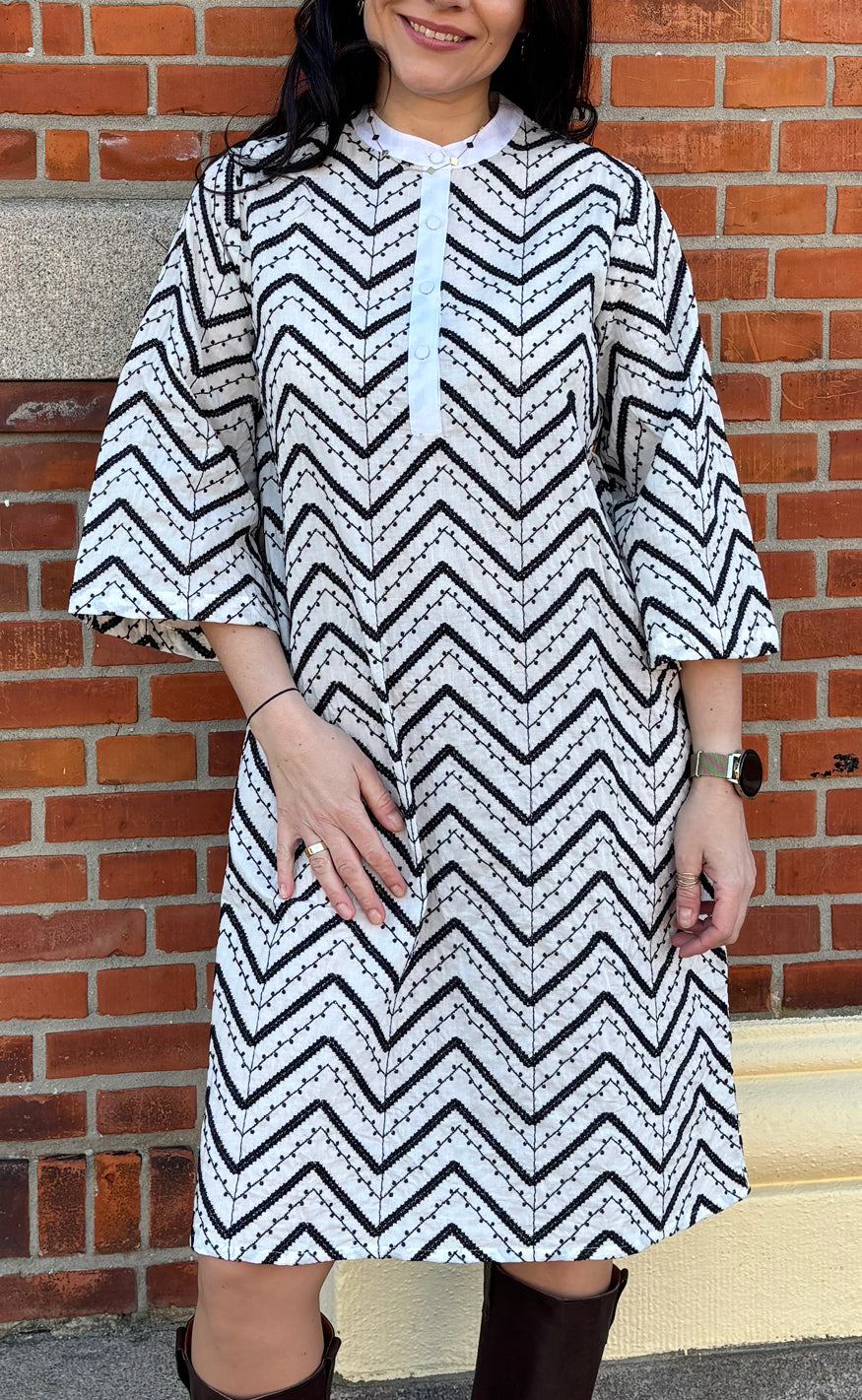 Say INA Copenhagen Kjole - Zara Zig Zag - White W. Black