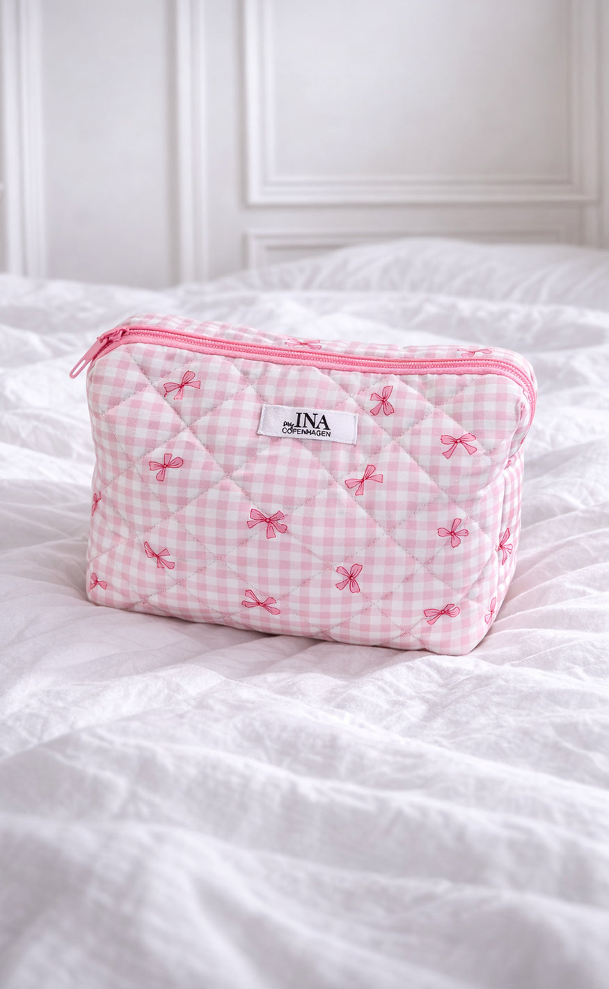 Say INA Copenhagen Makeup Taske - Medium - Pink Checks W. Bows