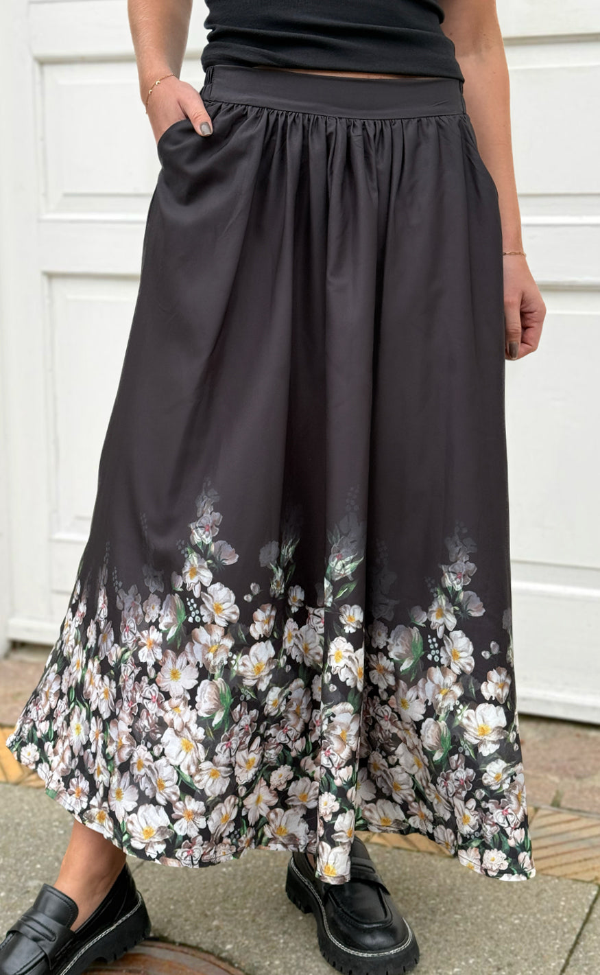 Say INA Copenhagen Nederdel - Lucia - Black W. Flowers