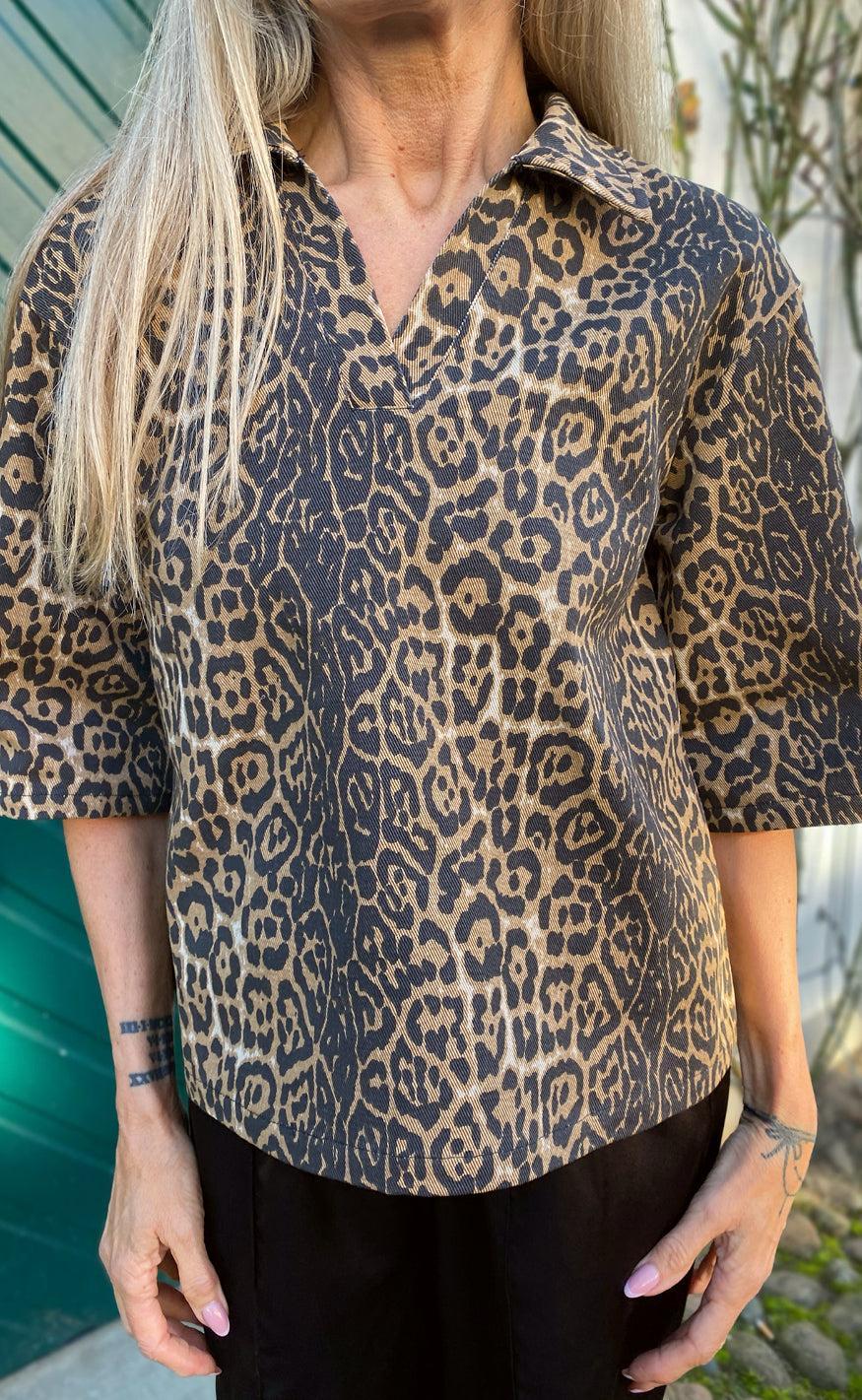 Say INA Copenhagen Polo / Skjorte - Patricia - Leopard