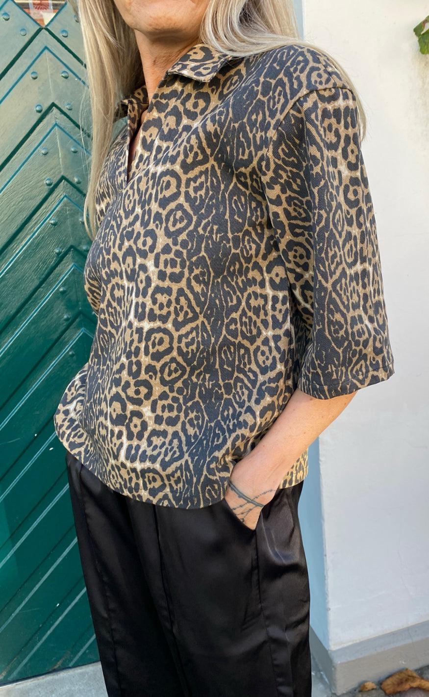 Say INA Copenhagen Polo / Skjorte - Patricia - Leopard