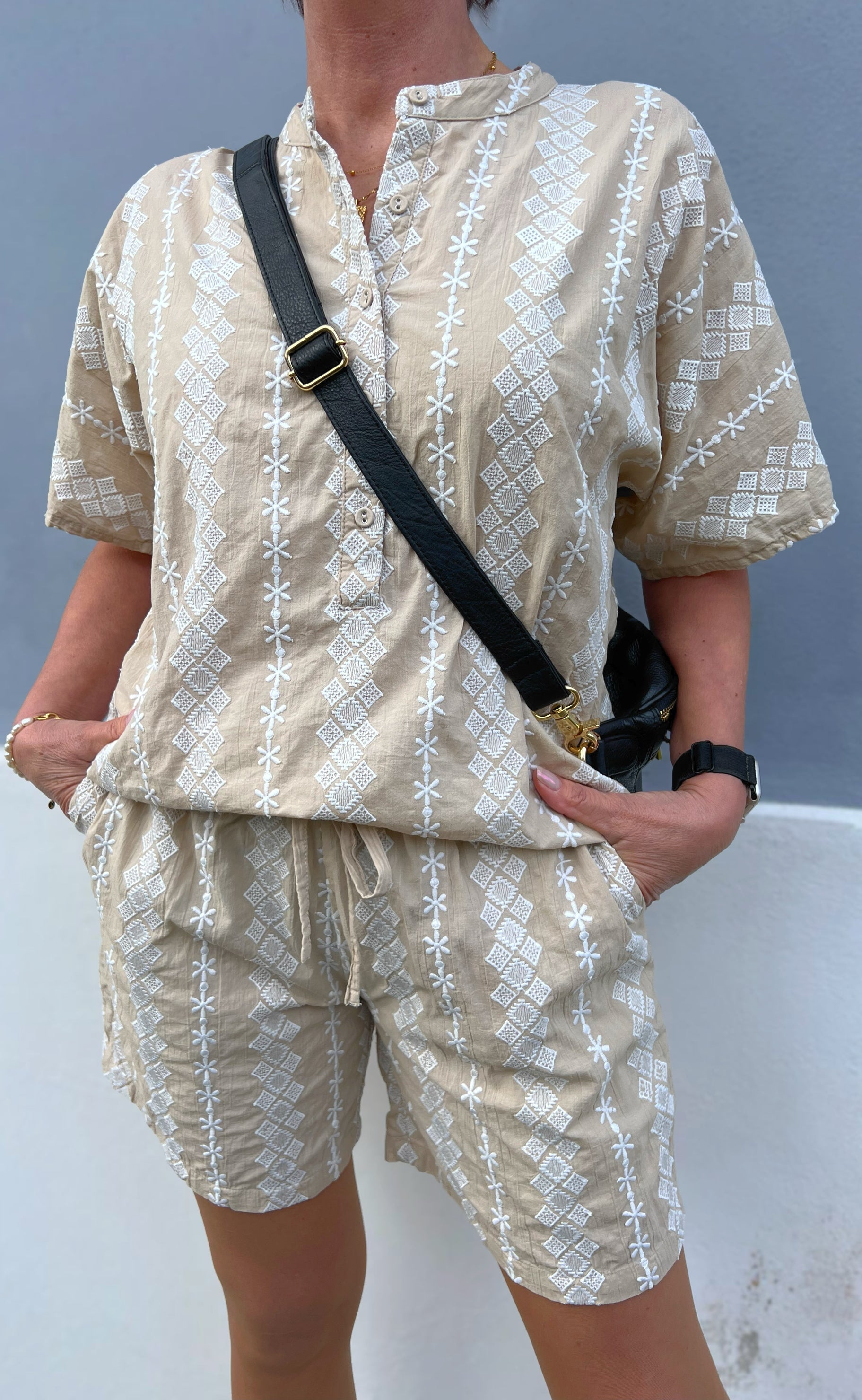 Say INA Copenhagen Shorts - Erica - Camel/White Embroidery