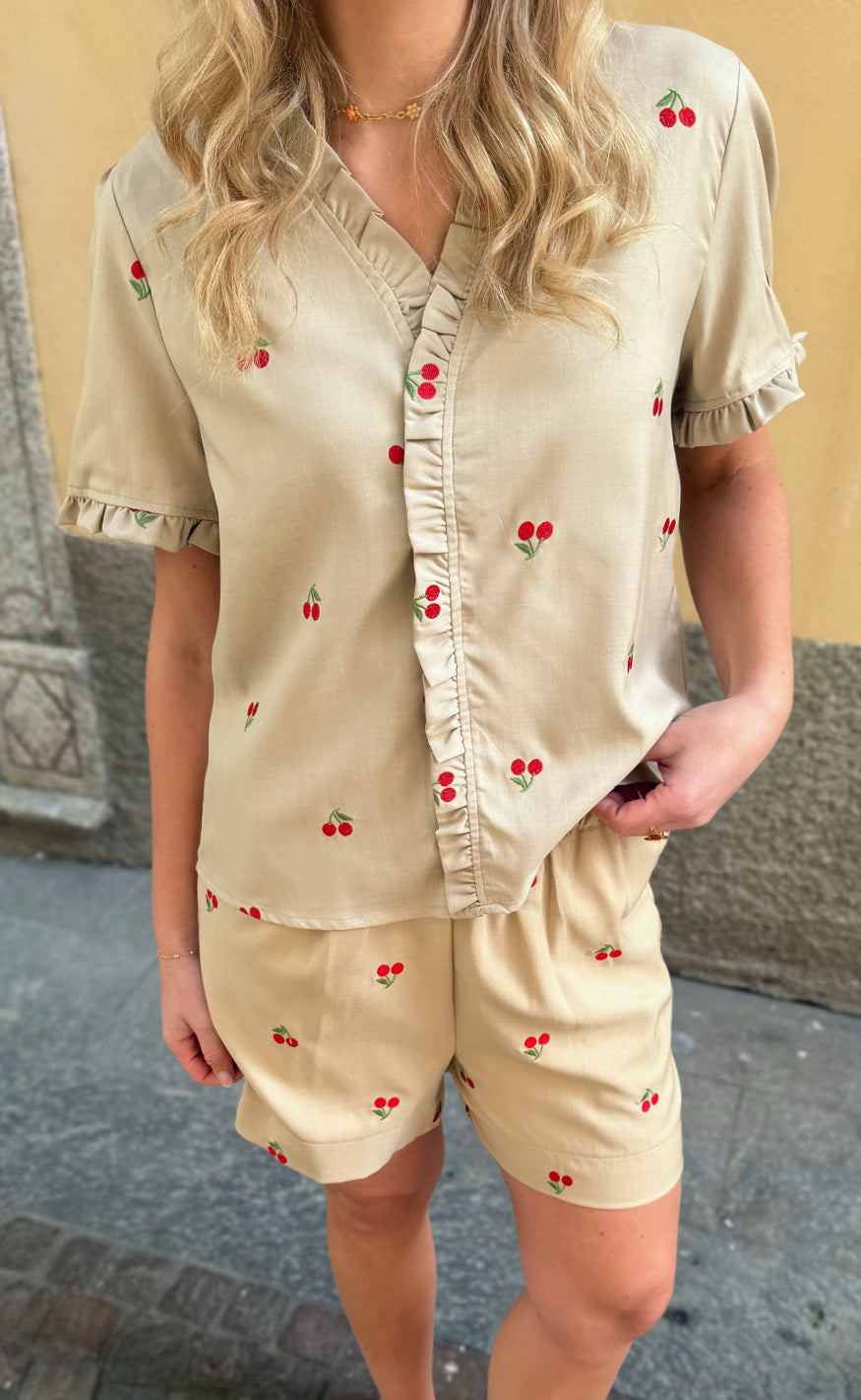 Say INA Copenhagen Shorts - Liv - Sand W. Cherries