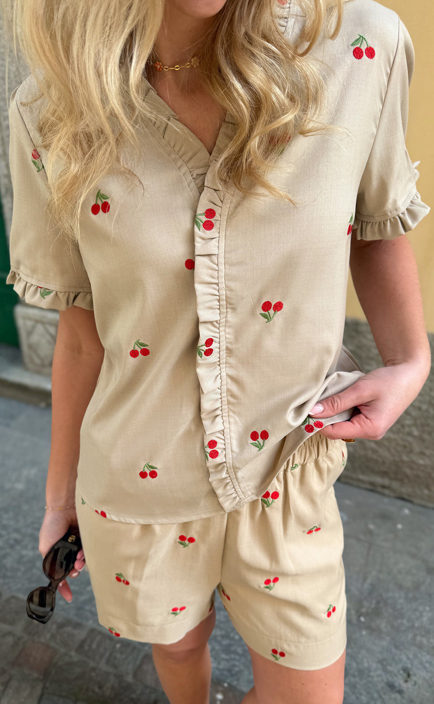 Say INA Copenhagen Shorts - Liv - Sand W. Cherries