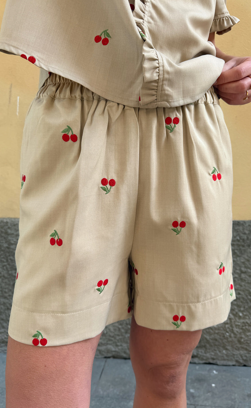 Say INA Copenhagen Shorts - Liv - Sand W. Cherries