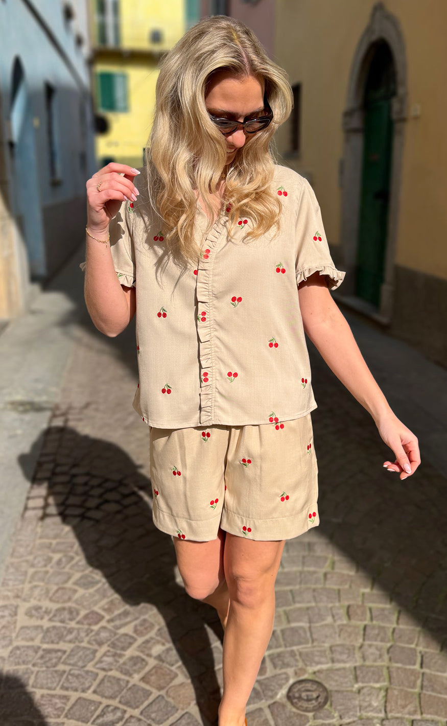 Say INA Copenhagen Shorts - Liv - Sand W. Cherries