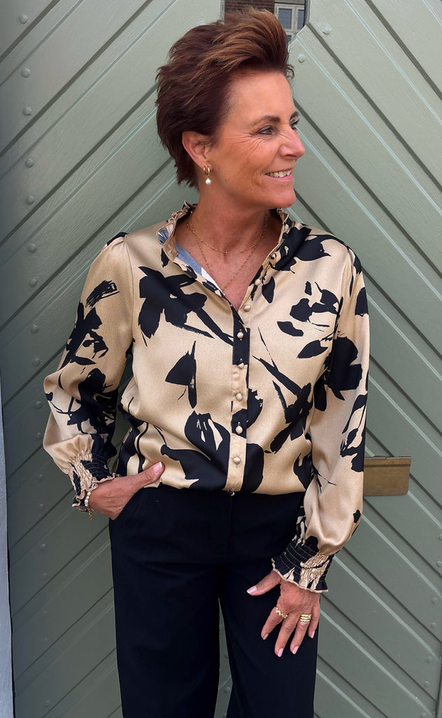 Say INA Copenhagen Skjorte - Augusta - Camel / Black Flower