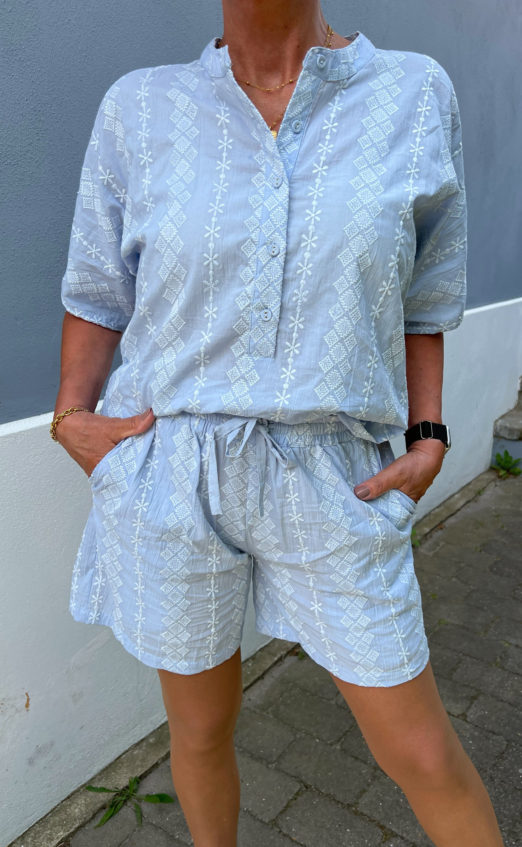 Say INA Copenhagen Skjorte - Erica - Blue/White Embroidery