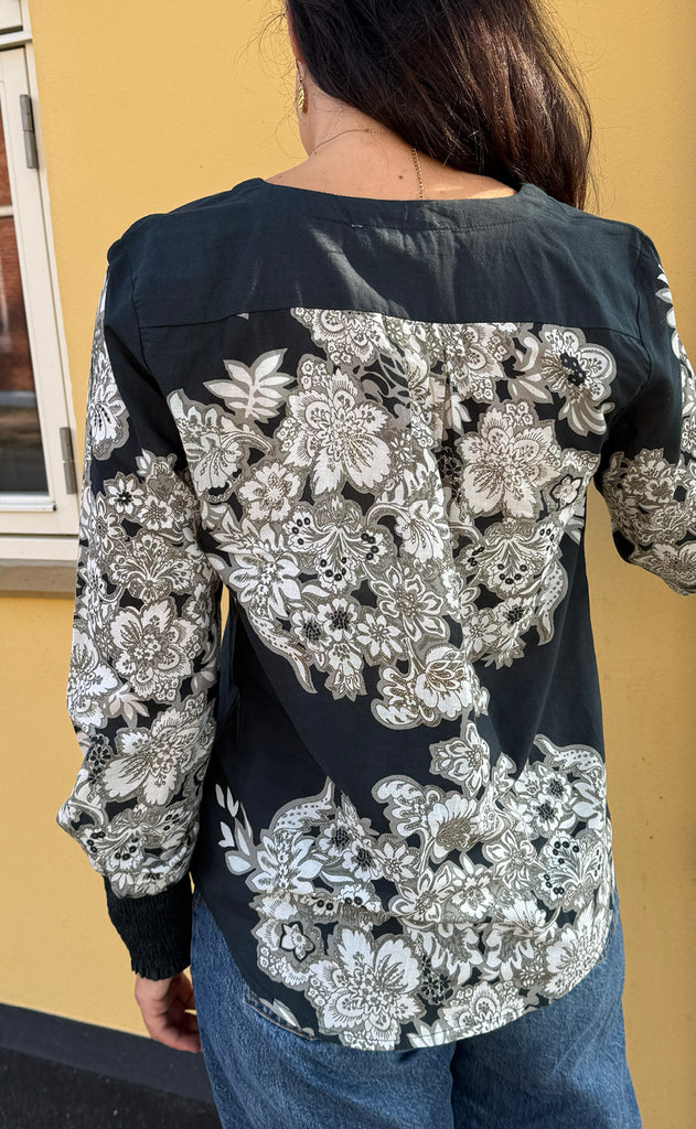 Say INA Copenhagen Skjorte - Hanna - Black W. Flowers