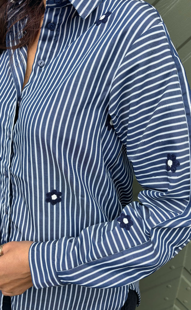 Say INA Copenhagen Skjorte - Katrina - Navy Blue Striped W. Embroidery Flower