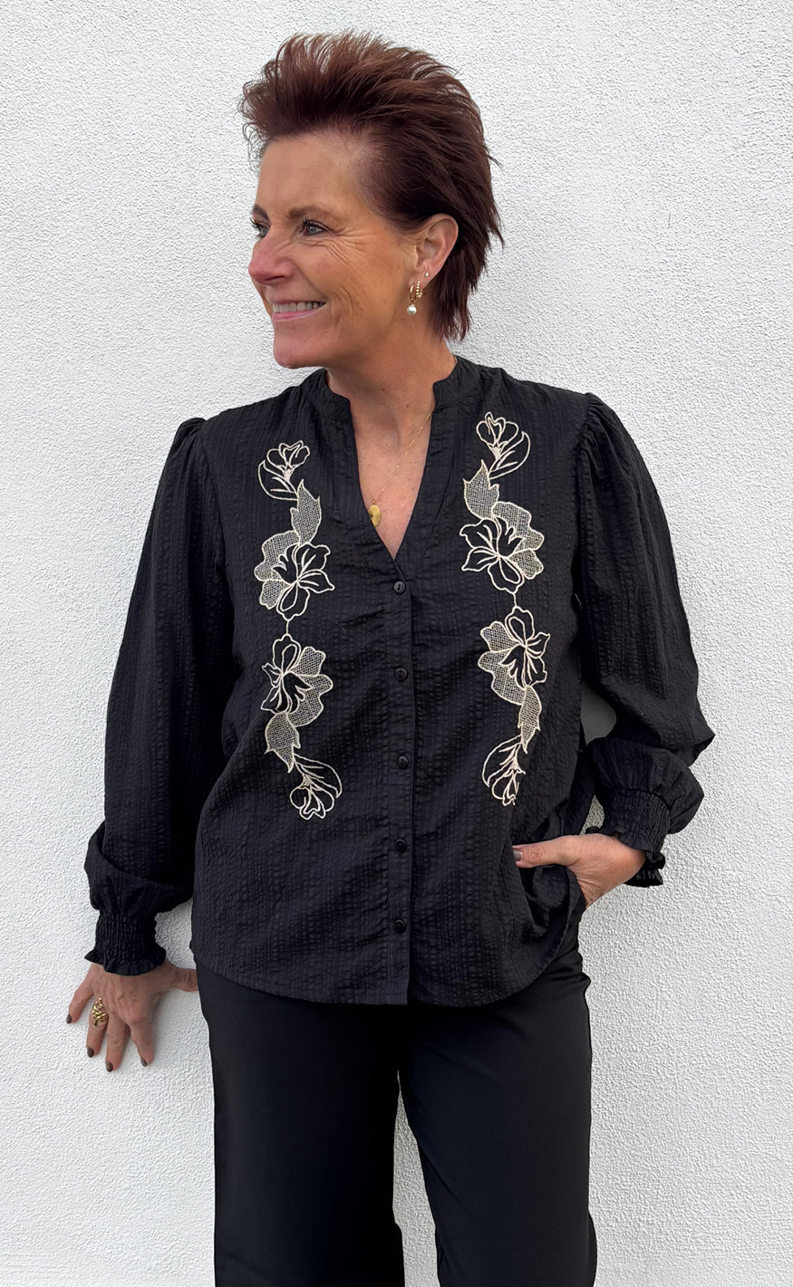 Say INA Copenhagen Skjorte - Pauline - Black W. Flower Embroidery