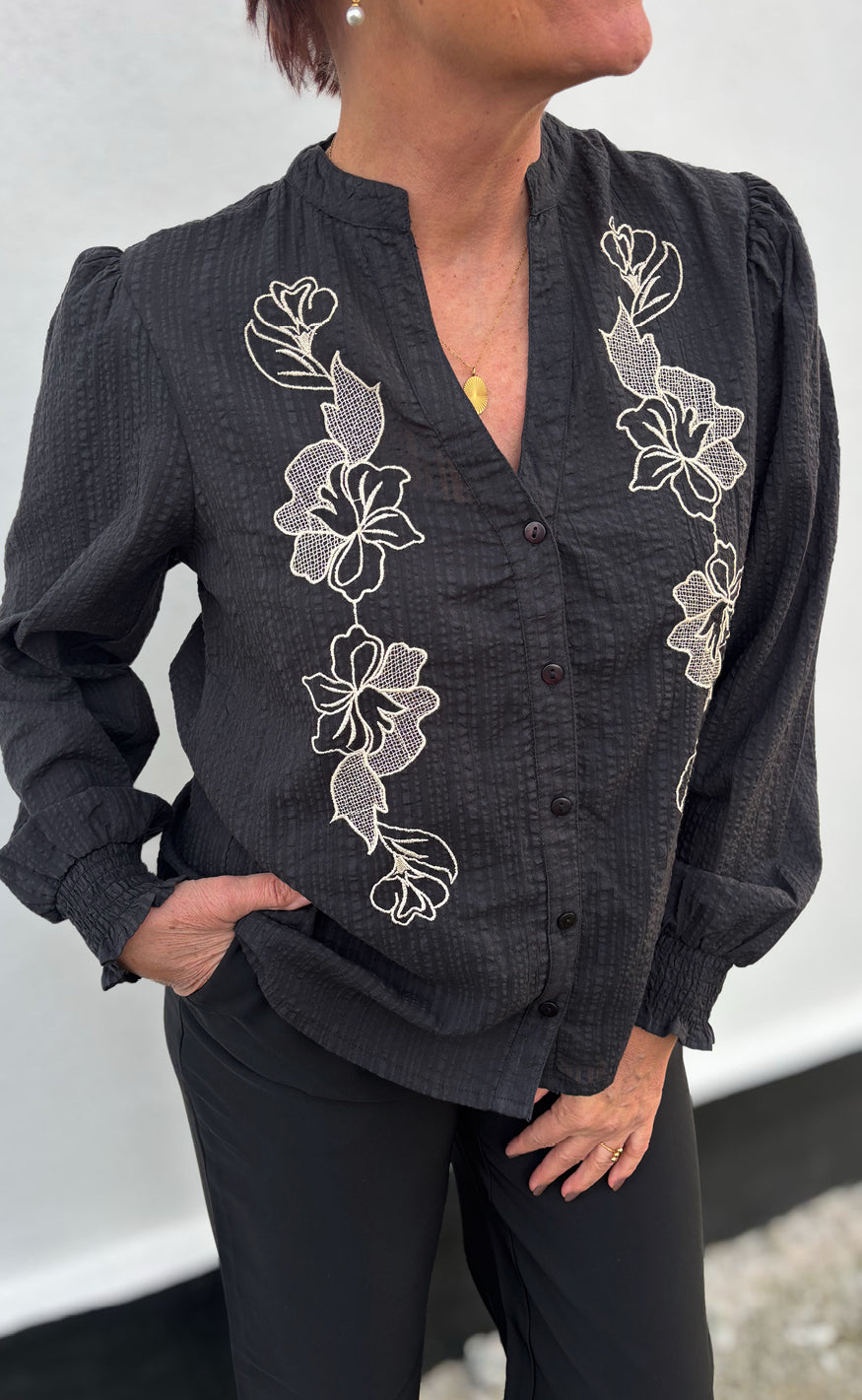 Say INA Copenhagen Skjorte - Pauline - Black W. Flower Embroidery