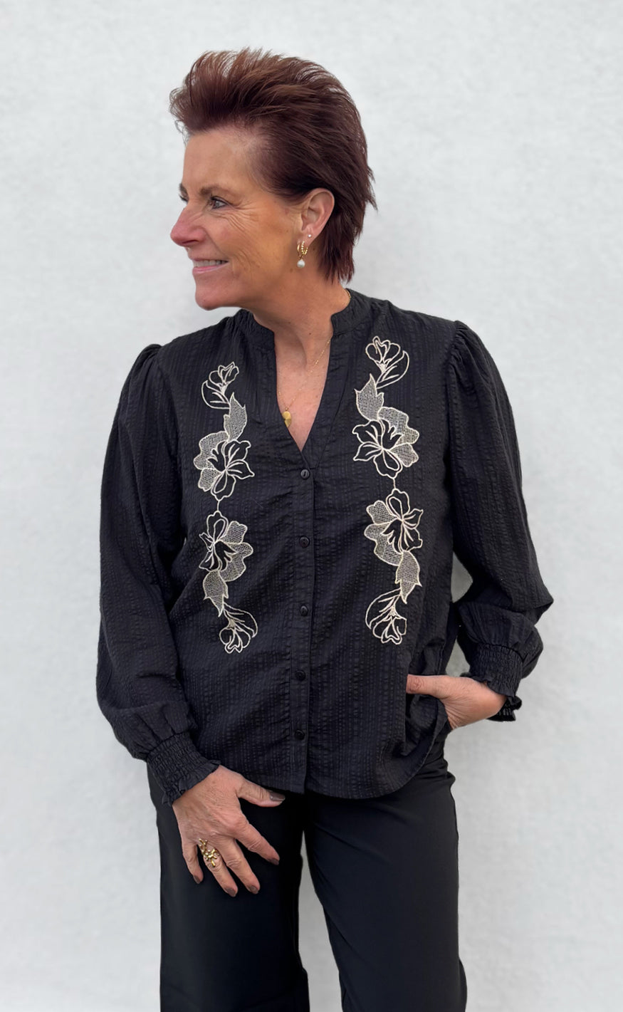 Say INA Copenhagen Skjorte - Pauline - Black W. Flower Embroidery