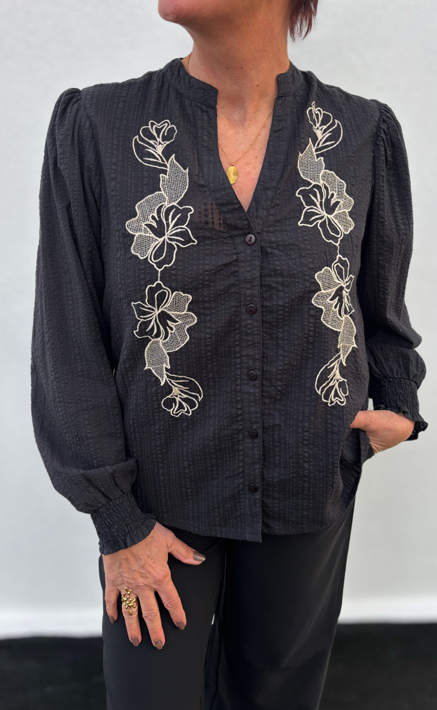 Say INA Copenhagen Skjorte - Pauline - Black W. Flower Embroidery