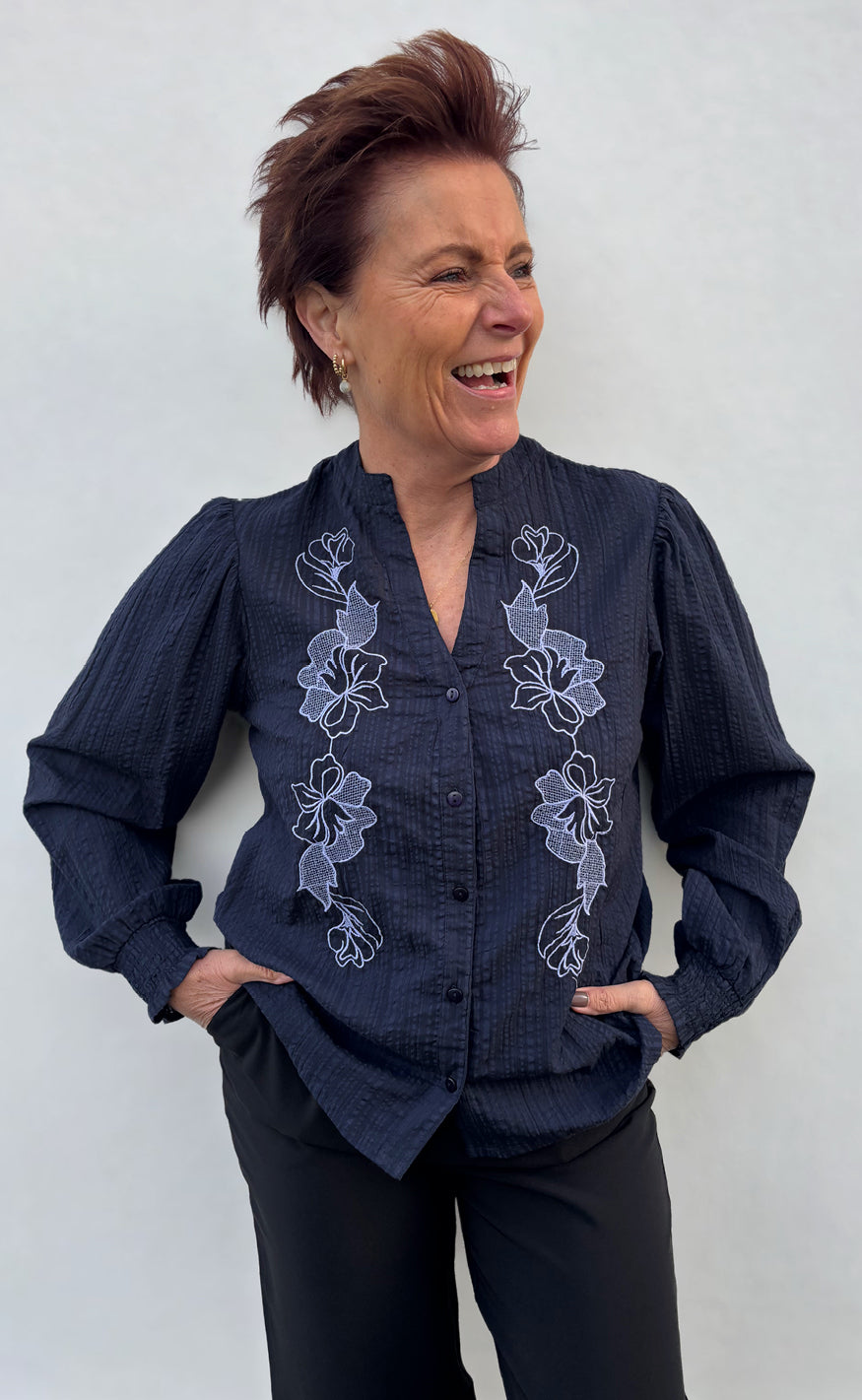 Say INA Copenhagen Skjorte - Pauline - Navy Blue W. Flower Embroidery