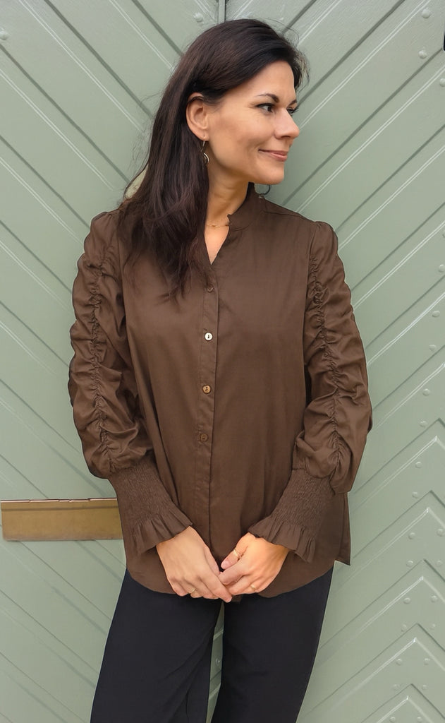 Say INA Copenhagen Skjorte - Rina Ruffle - Dark Brown