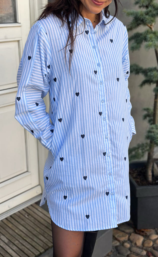 Say INA Copenhagen Skjortekjole - Katrina - Blue Striped W. Embroidery Hearts