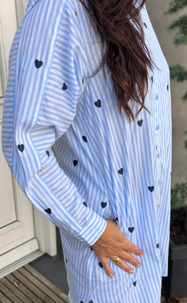 Say INA Copenhagen Skjortekjole - Katrina - Blue Striped W. Embroidery Hearts