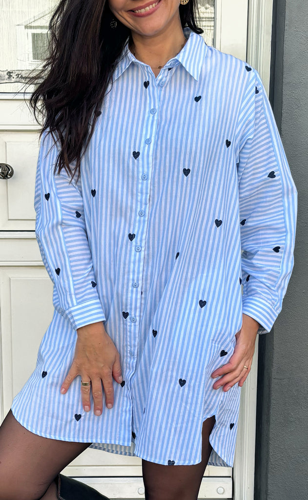 Say INA Copenhagen Skjortekjole - Katrina - Blue Striped W. Embroidery Hearts