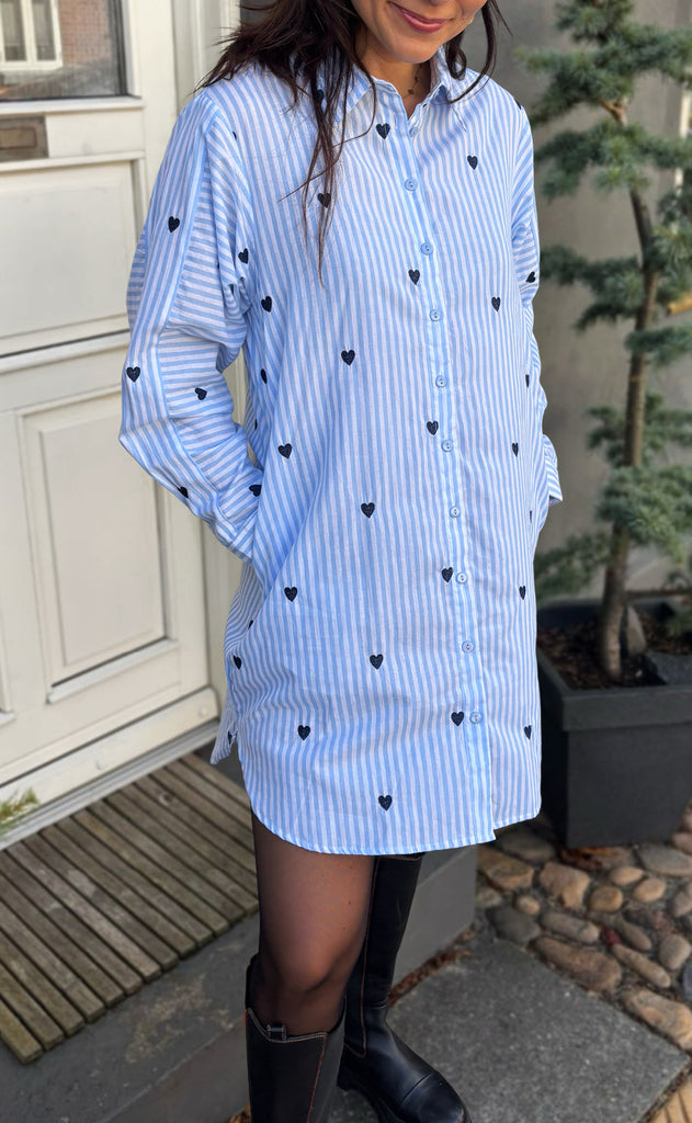Say INA Copenhagen Skjortekjole - Katrina - Blue Striped W. Embroidery Hearts