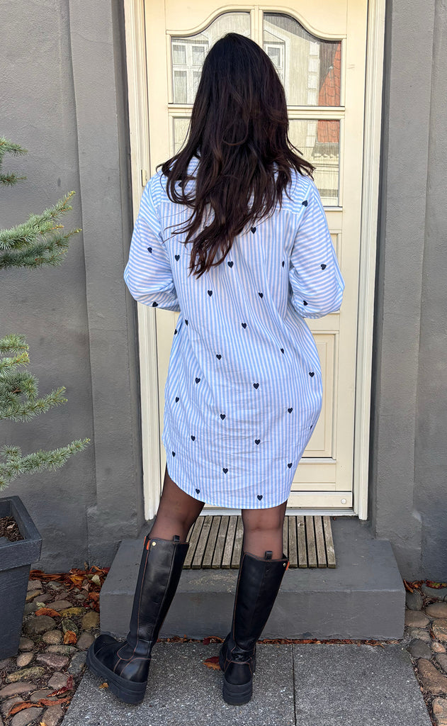 Say INA Copenhagen Skjortekjole - Katrina - Blue Striped W. Embroidery Hearts