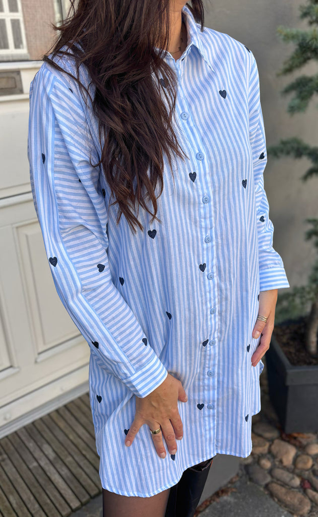 Say INA Copenhagen Skjortekjole - Katrina - Blue Striped W. Embroidery Hearts