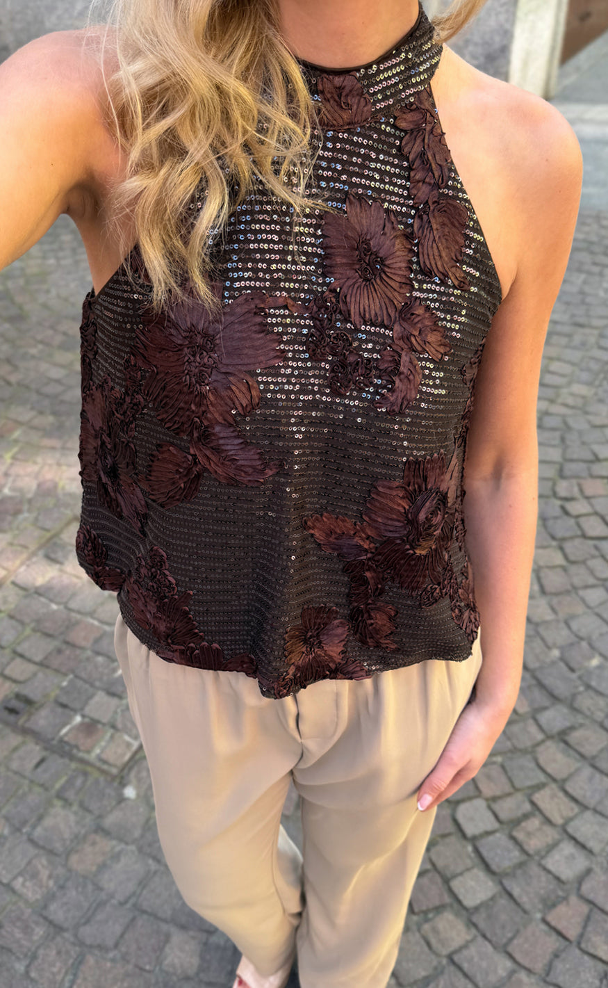 Say INA Copenhagen Top - Ava - Dark Brown Sequin W. Flowers