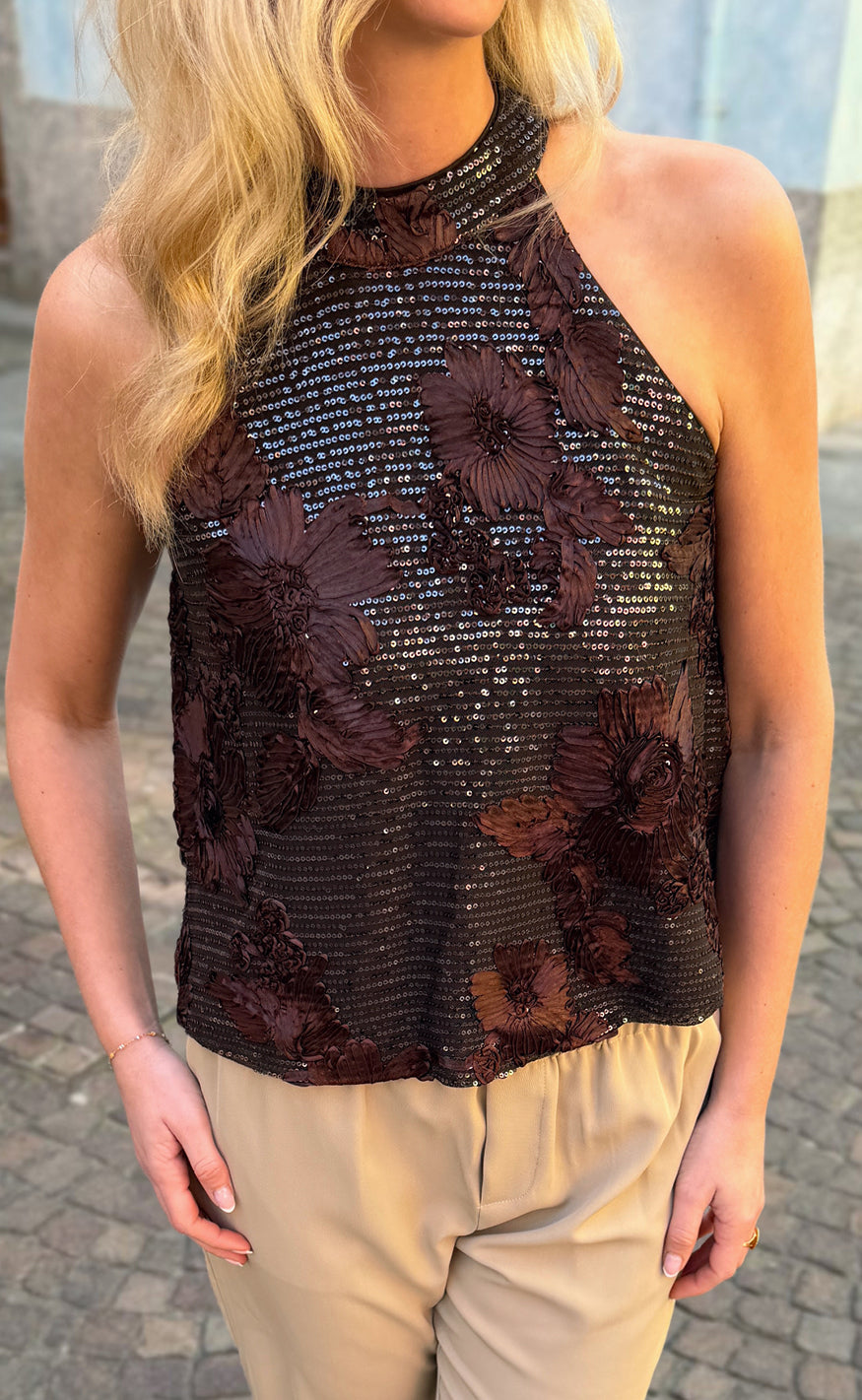 Say INA Copenhagen Top - Ava - Dark Brown Sequin W. Flowers