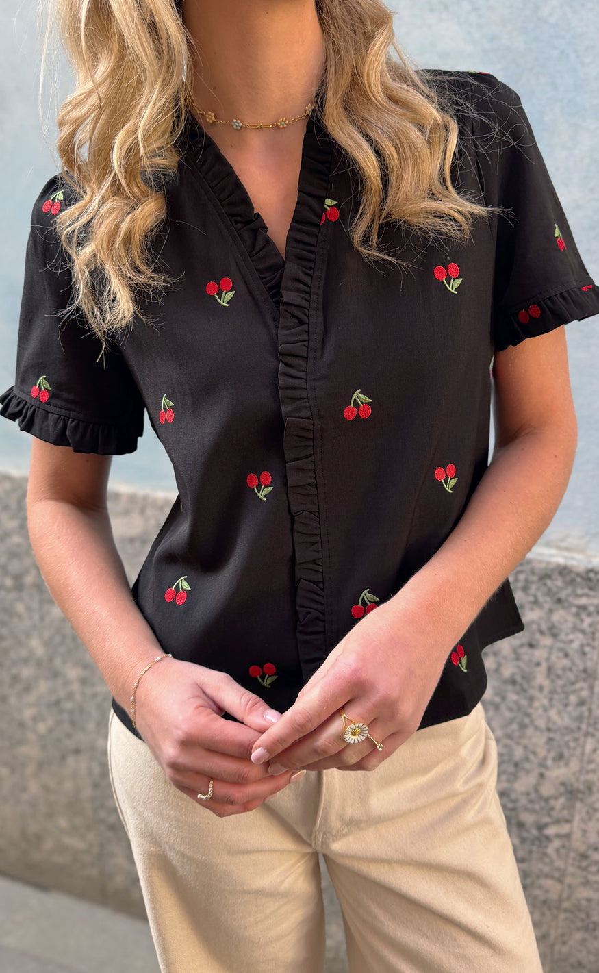 Say INA Copenhagen Top - Catja - Black W. Cherries