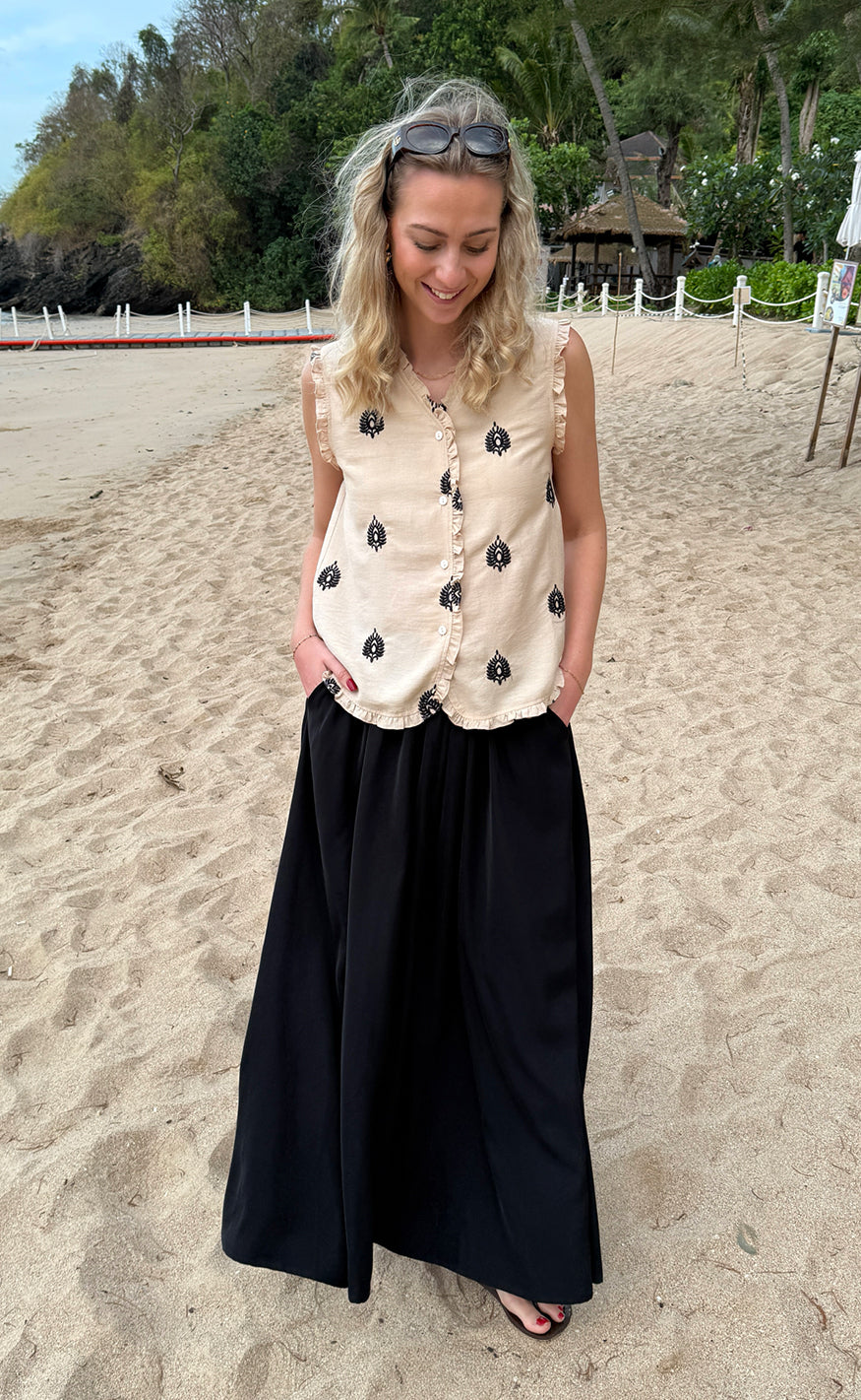 Say INA Copenhagen Top - Melania - Beige w. Black Embroidery