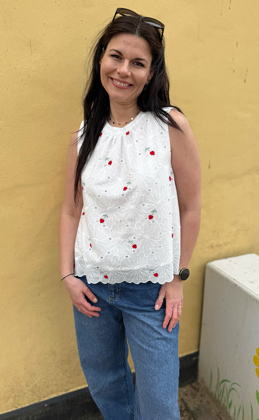 Say INA Copenhagen Top - Silja - White Lace W. Embroidery Flowers