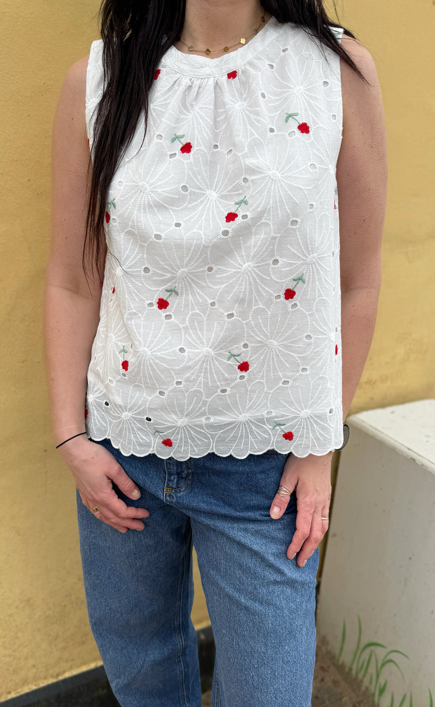 Say INA Copenhagen Top - Silja - White Lace W. Embroidery Flowers