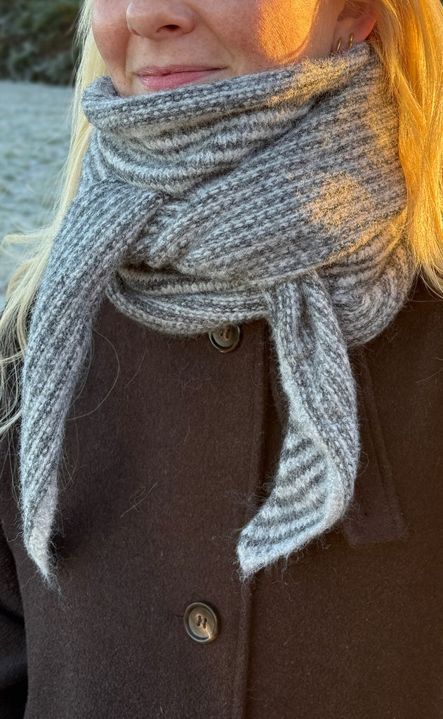 Say INA Copenhagen Tørklæde - Sophie - Grey Striped