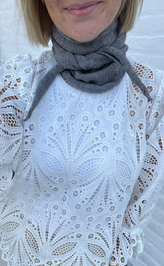 Say INA Copenhagen Tørklæde - Sophie Triangle - Grey