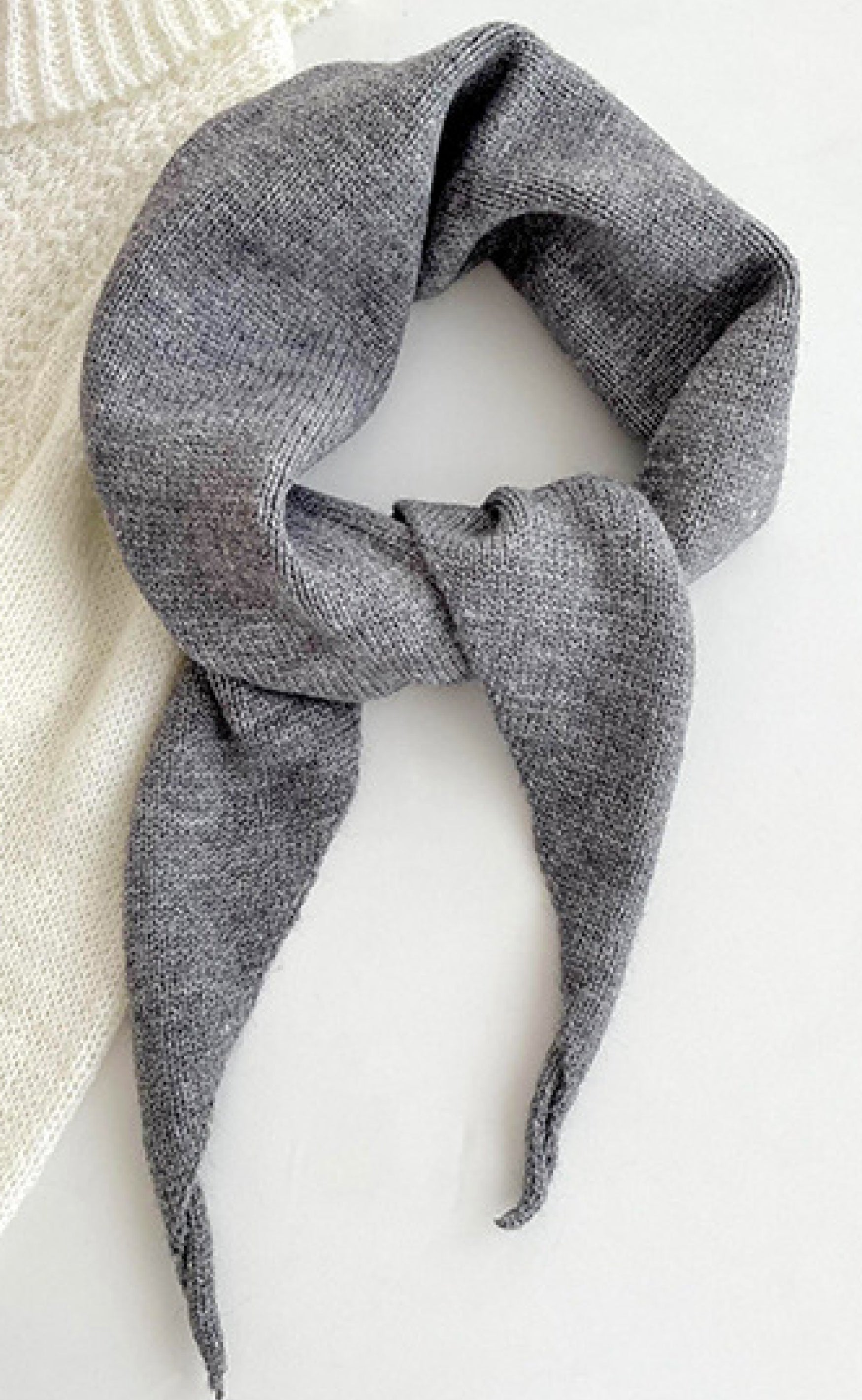Say INA Copenhagen Tørklæde - Sophie Triangle - Grey