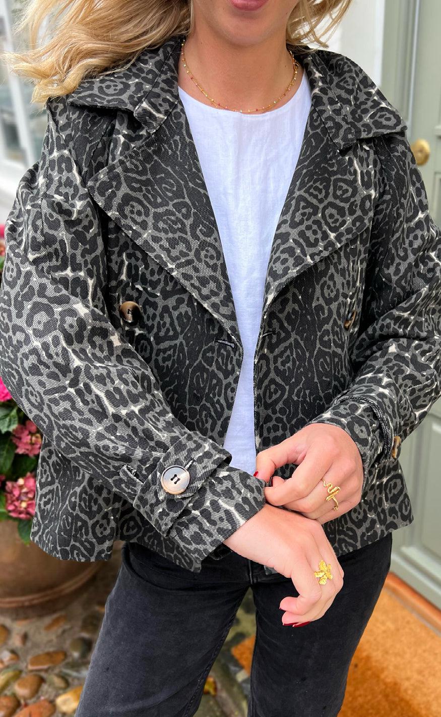 Say INA Copenhagen Trenchcoat / Jakke - Sally - Grey Leopard