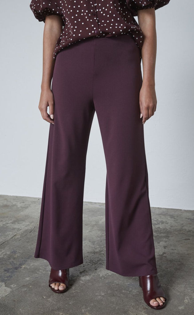 Sisters Point - Glut - Deep Bordeaux