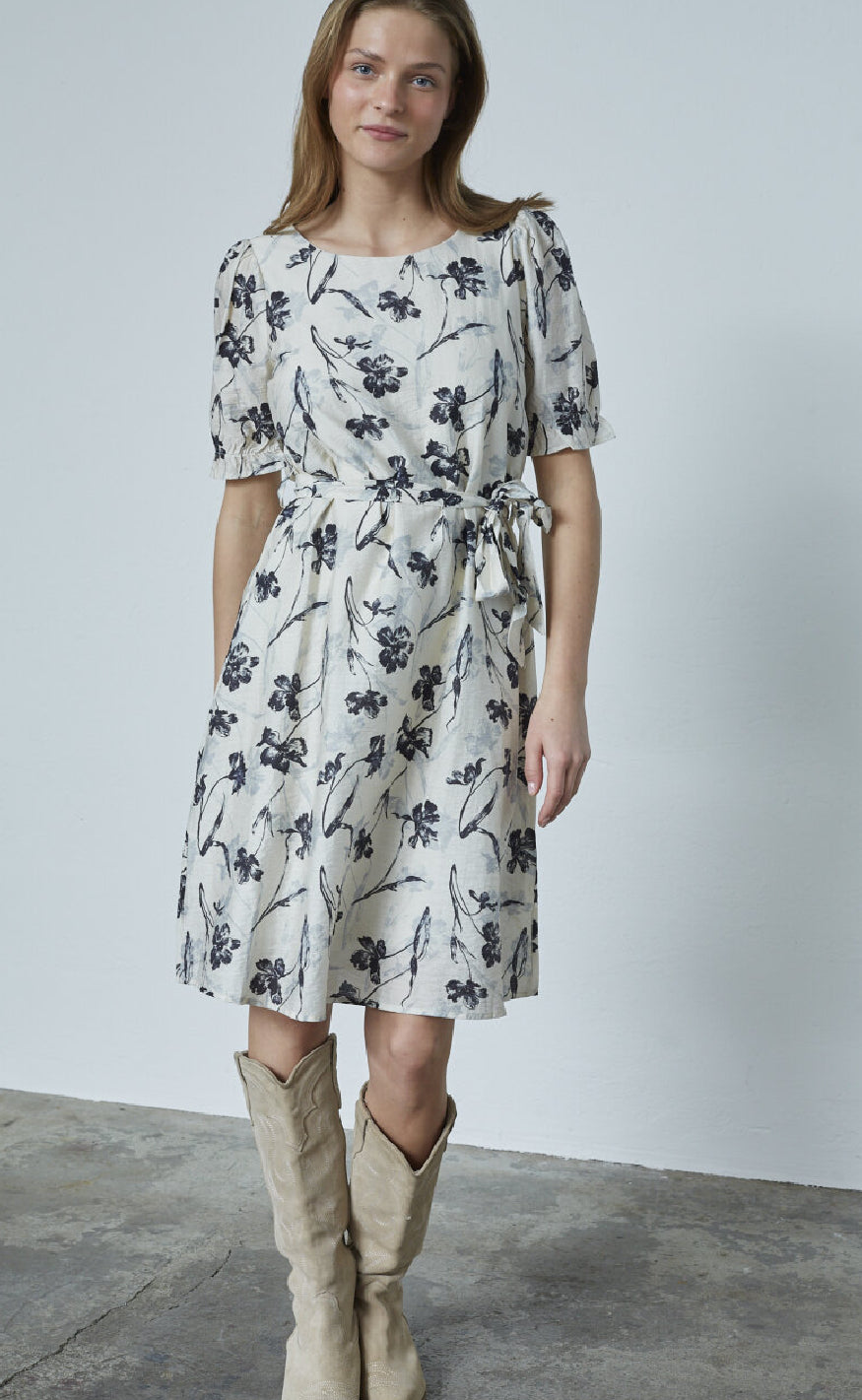 Sisters Point Kjole - Noki-DR.SS2 - Cream/Flower