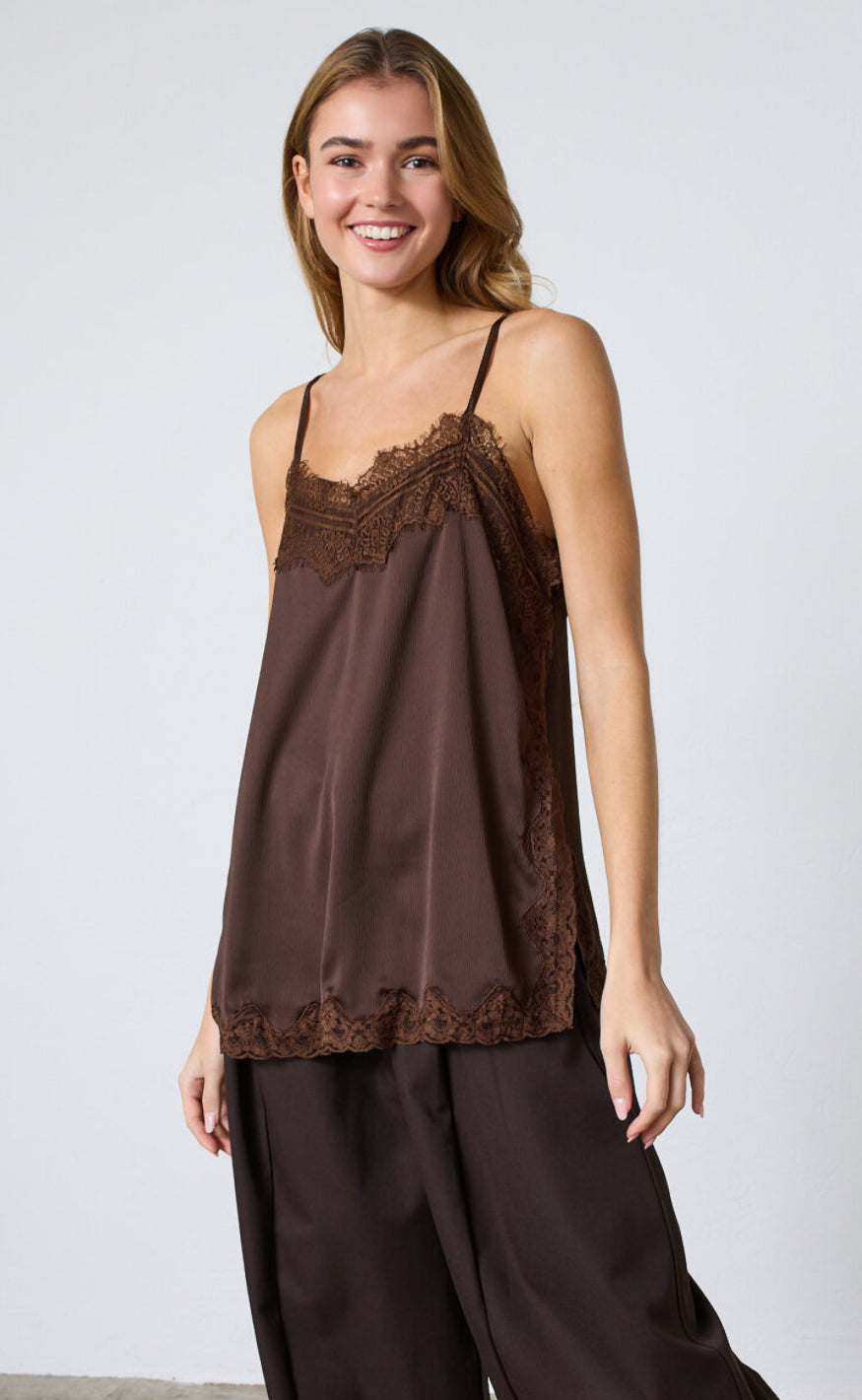 Sisters Point Top - Isolde-ST1 - D. Chocolate