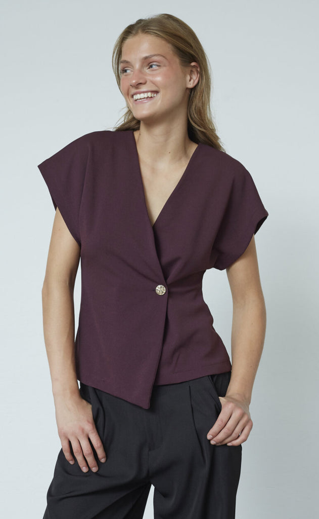 Sisters Point Vest - Gevela - Deep Bordeaux
