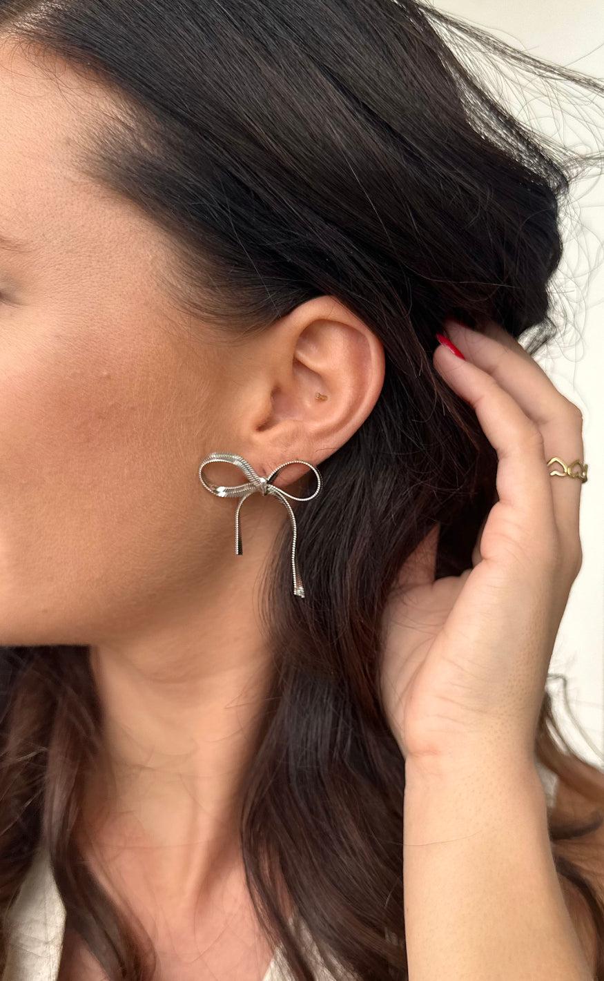 Smykkeli Copenhagen Øreringe - Bergamo Bow - Silver Colour