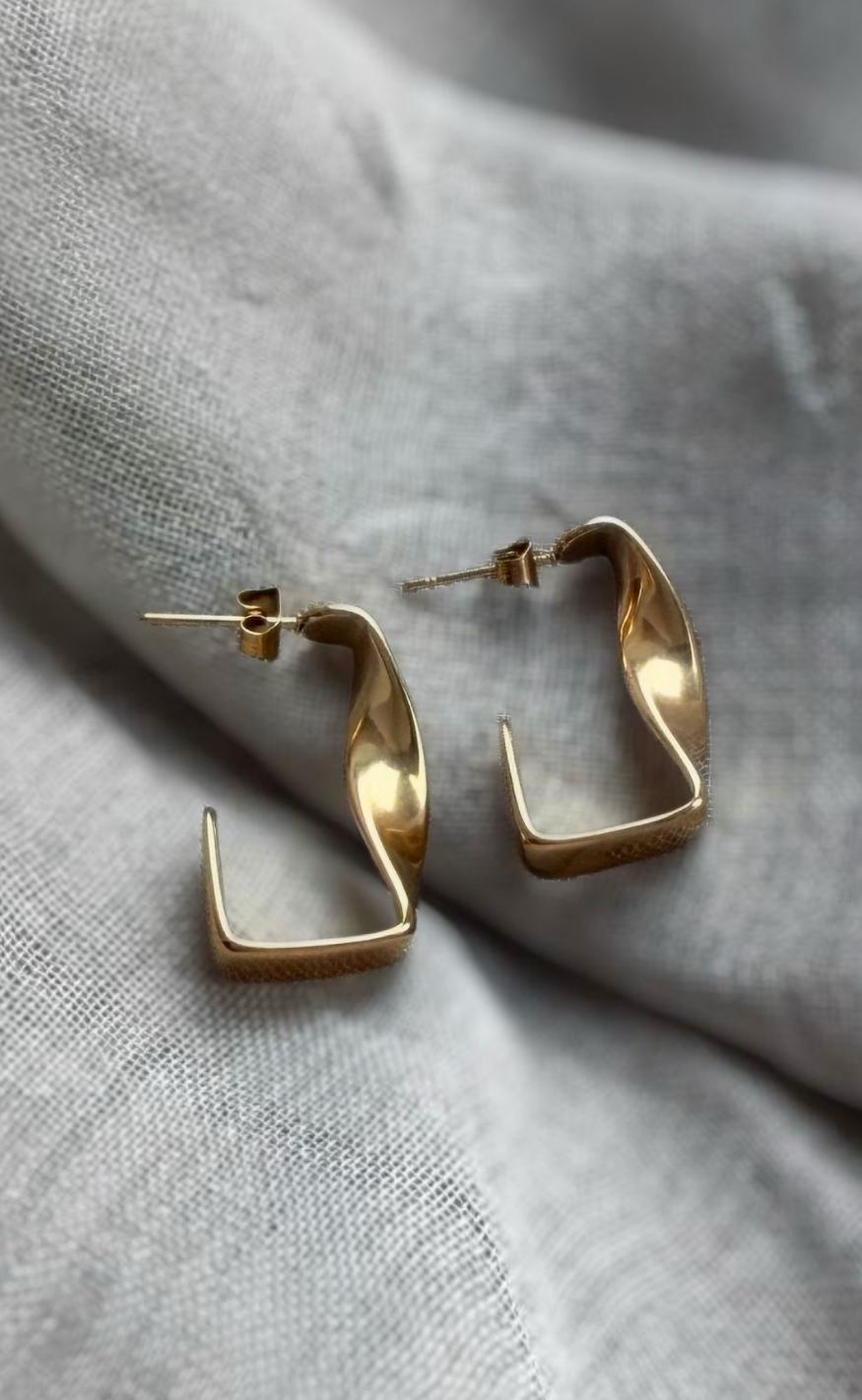 Smykkeli Copenhagen Øreringe - Twisted - Gold Colour