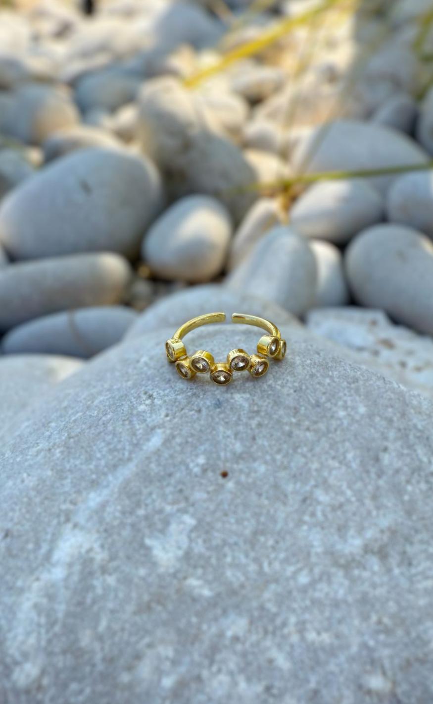 Smykkeli Copenhagen Ring - Safira Stone - Gold Colour